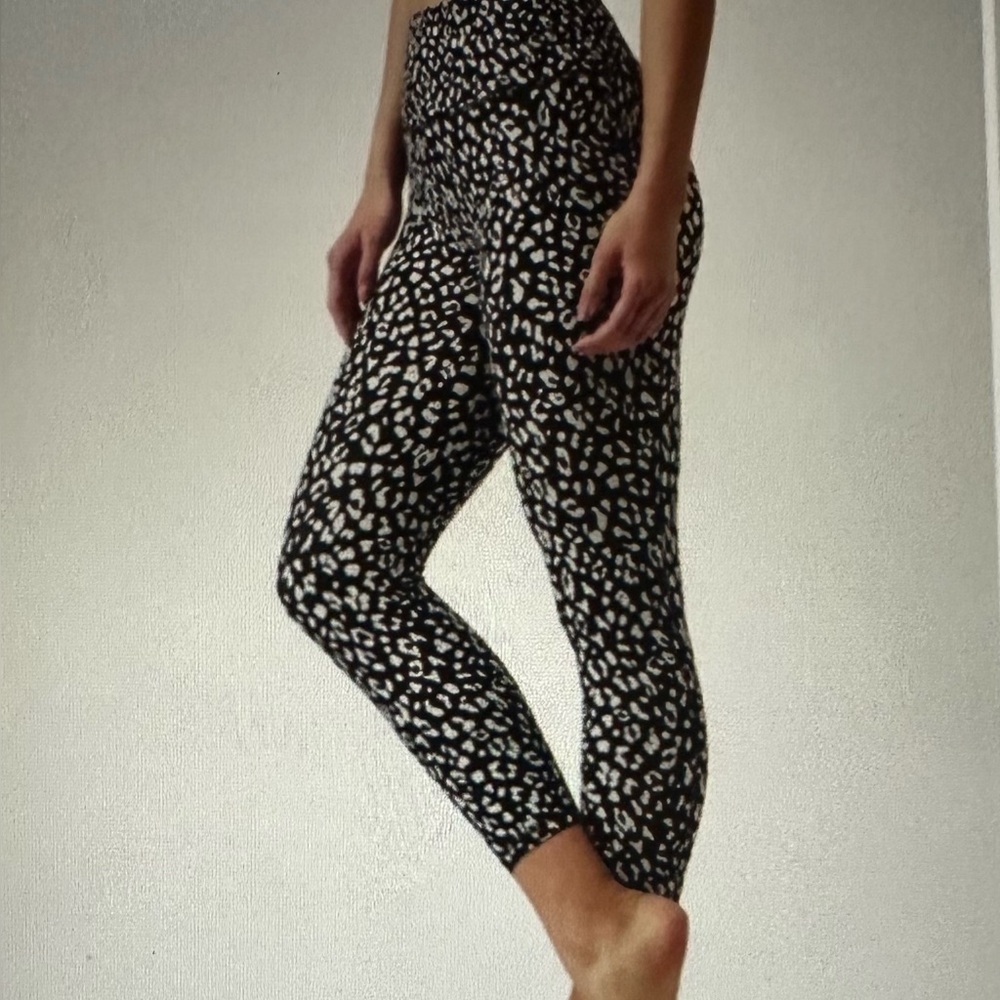 Athleta salutation Stash Pocket Tight Size S
